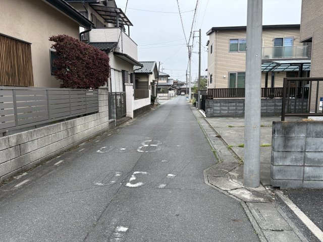 【前面道路含む現地写真】 | 熊谷市榎町　中古戸建