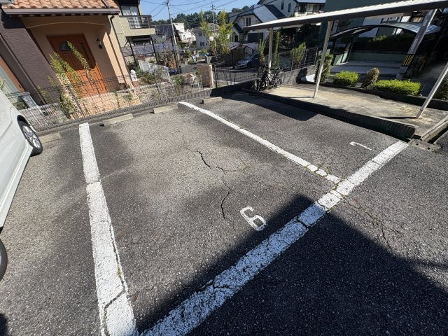 プリシェール藤原台の駐車場