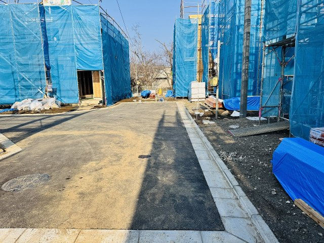 八王子市　弐分方町　新築一戸建て　１０期の前面道路含む現地写真|～西5ｍ道路に面しています～