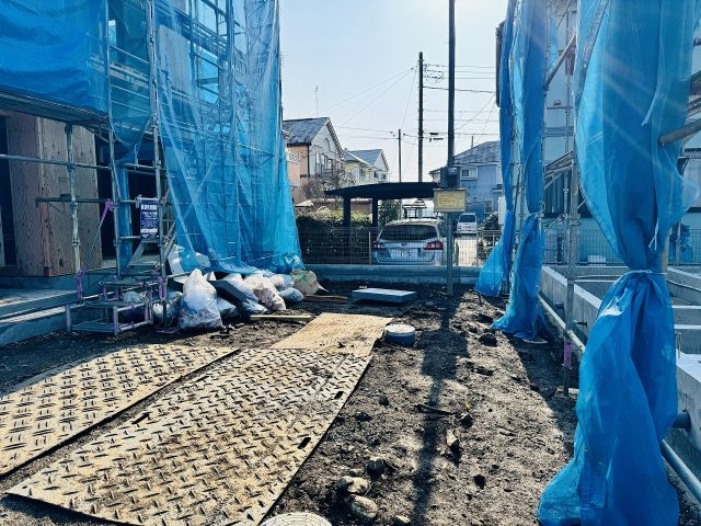 八王子市　弐分方町　新築一戸建て　１０期の駐車場|～並列2台駐車可能カースペース付き～