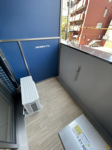 プレサンス大阪同心メゾヴィータのバルコニー|暖かな日差しのふりそそぐバルコニー