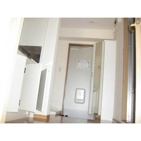 グリーンヒルズ明大寺の玄関