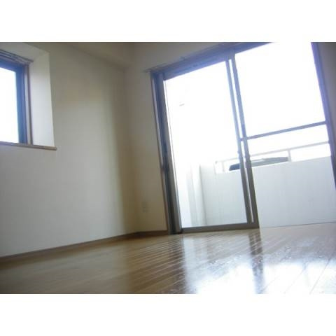 グリーンヒルズ明大寺の洋室