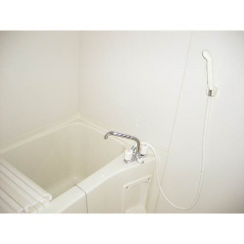 グリーンヒルズ明大寺の浴室