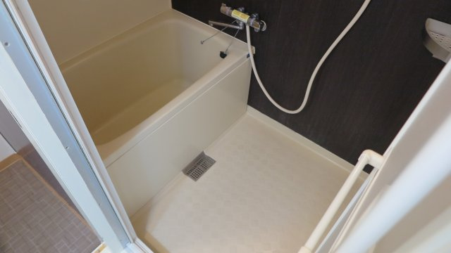 ホワイトハイツの浴室