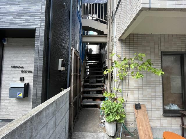 福島ビルのエントランス