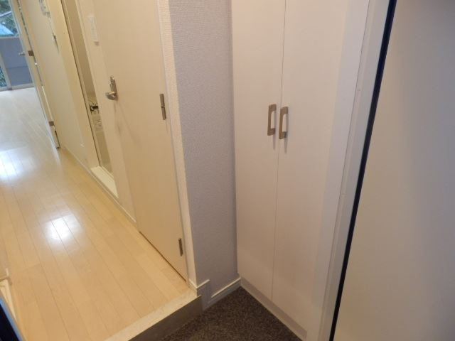 アヴィニティー上板橋の玄関