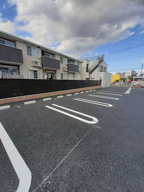 ピエデルモンテ武蔵大和の駐車場