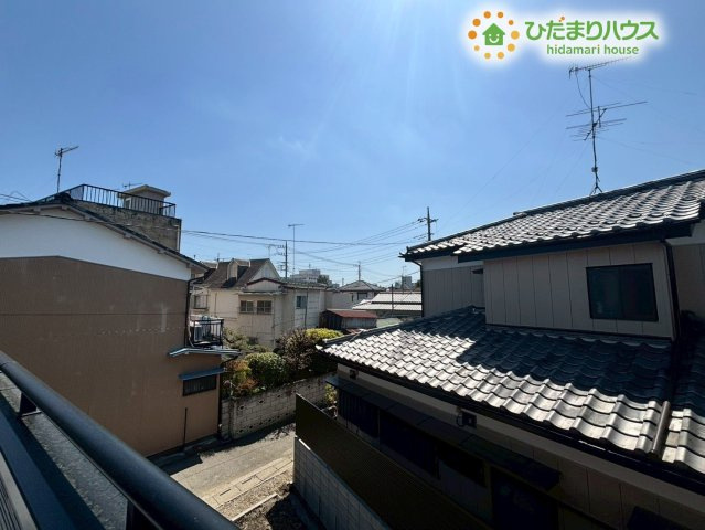 熊谷市箱田　第7　新築一戸建て　リーブルガーデン　01の展望|バルコニーからは周囲に高い建物がなく、心地よい風と開放的な景色が広がります！ホッと一息つきたい時に外を眺めてリフレッシュするのに最適◎青空を広く感じられるプライベートな癒やしスポットです！