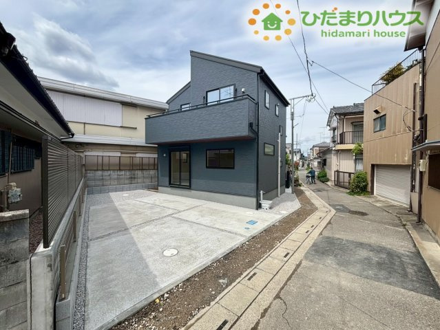 熊谷市箱田　第7　新築一戸建て　リーブルガーデン　01の外観|流行に左右されない洗練されたシンプルモダンな佇まいです！お友達を招いたときにも自慢したくなる格好良さがありますね！段差が少なくフラットな設計なので、移動もスムーズに行うことができます！