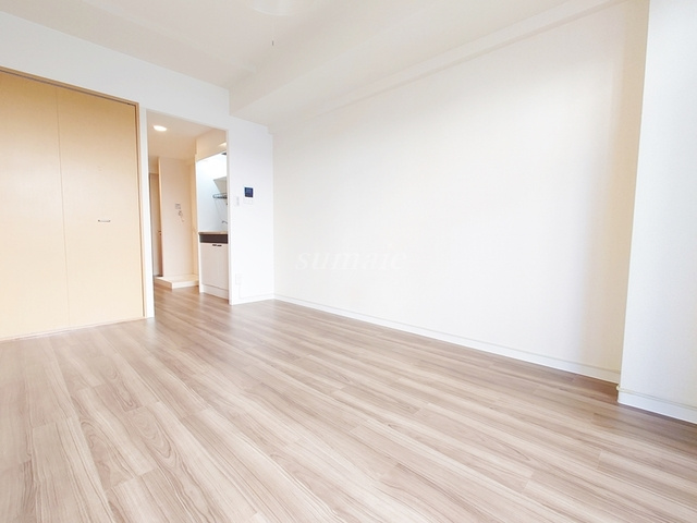 サンセゾンⅠの寝室|窓側からのアングルです☆