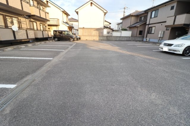 アムール　A棟の駐車場