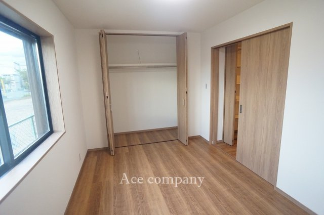 【子供部屋】 | 八尾市曙町2丁目 | 【1階：洋室6.7帖】大容量のクローゼット完備です♪