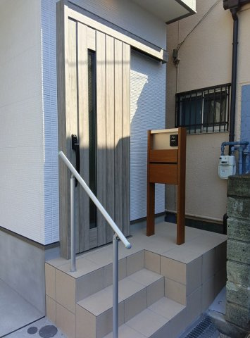 【玄関】 | 平野区長吉六反4丁目 | 引戸タイプの玄関ドア♪電子キーシステム採用でスマホより施錠、開錠可能です♪