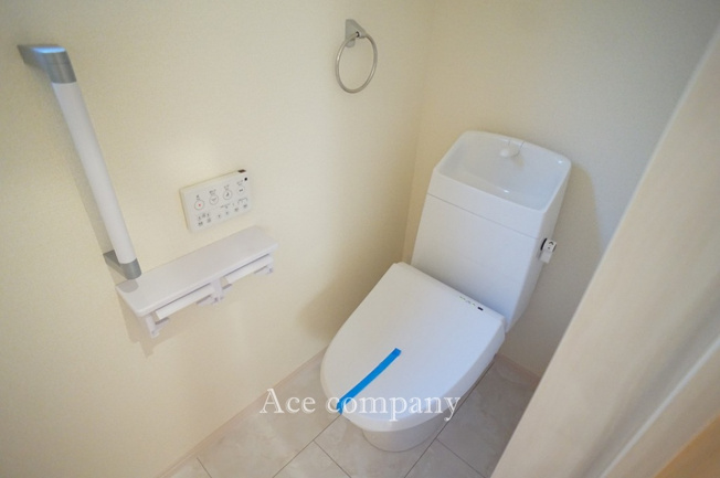 【トイレ】 | 生野区田島2丁目 | トイレは1階と2階の各階に完備♪ともに同形状のシャワートイレです☆