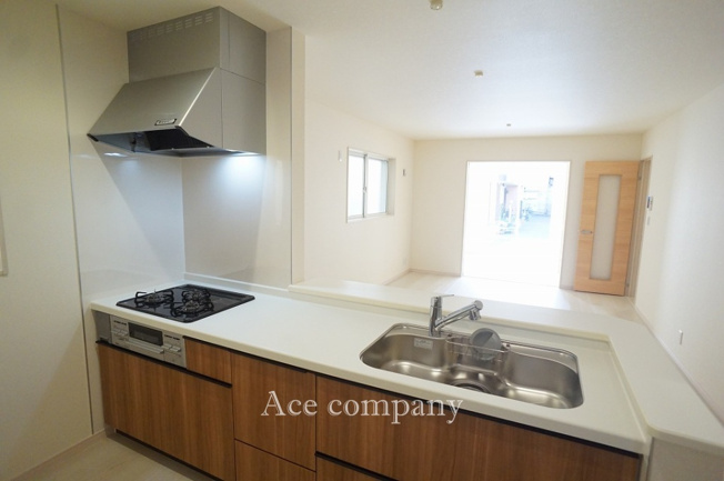 【キッチン】 | 生野区田島2丁目 | 浄水器付きのシステムキッチン☆3口ガスコンロ☆※食洗機等はオプションで追加可能です♪