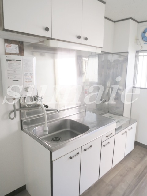 佐久間マンションのキッチン|給湯器付きキッチンです！