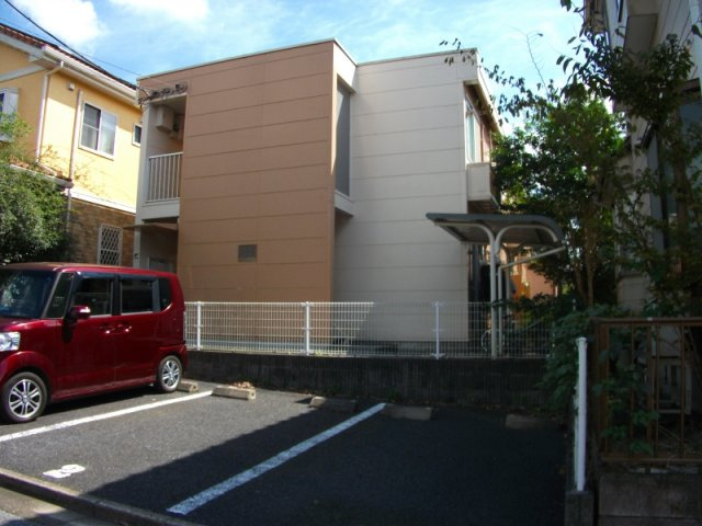 落ち着いた雰囲気の外観です