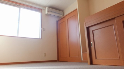 2Fの床面は、カーペット敷きです。