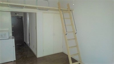 レオパレスウィステリアＣの居間・リビング