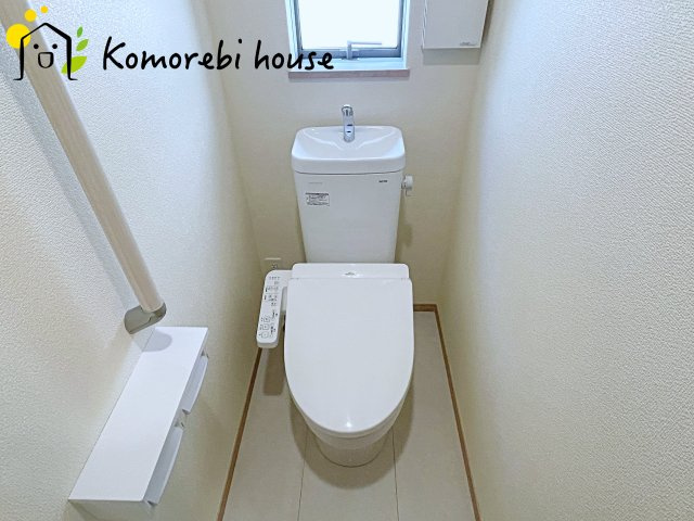 北本市宮内　２期　新築一戸建て　ハートフルタウン　Qのトイレ|落ち着いた色調のトイレです