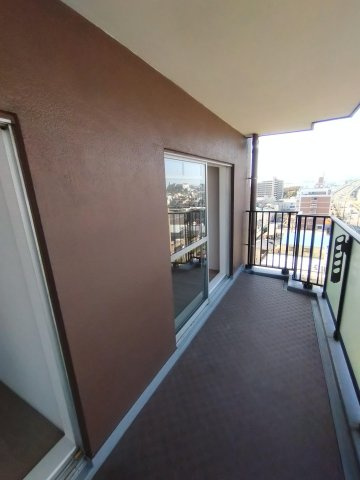 メガロコープ西宮Ⅱ 1号棟のバルコニー|開放的で明るい空間を演出してくれるバルコニーです