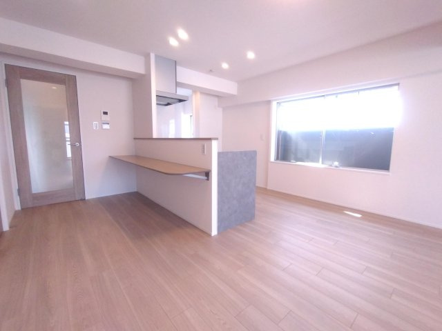 メガロコープ西宮Ⅱ 1号棟の居間・リビング