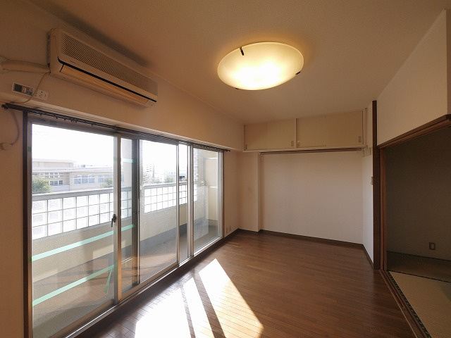 コーポ睦の居間・リビング|ゆったりとしたリビングです