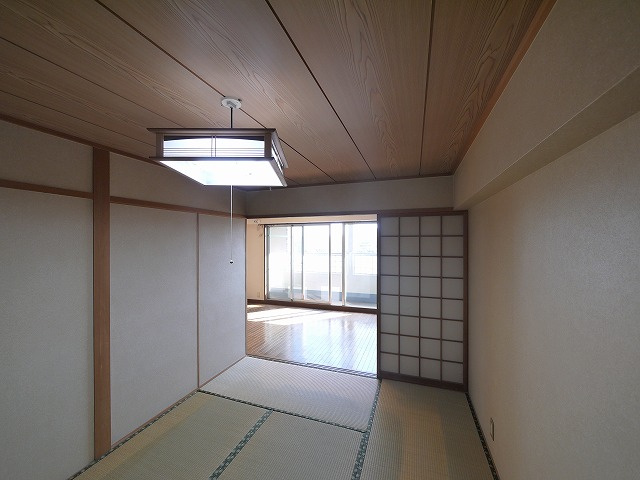 コーポ睦の和室|日本らしい落ち着いた雰囲気の和室です