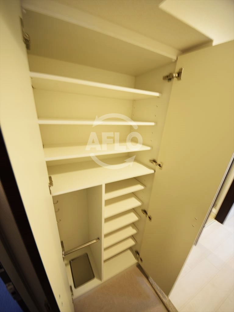 エステムコート難波ＩＶアトリの玄関|下駄箱