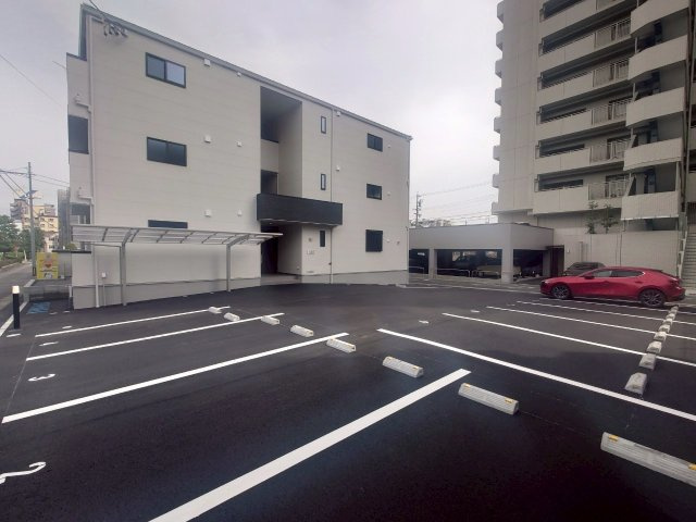 Yuzuriha小坂本町Ⅱの駐車場
