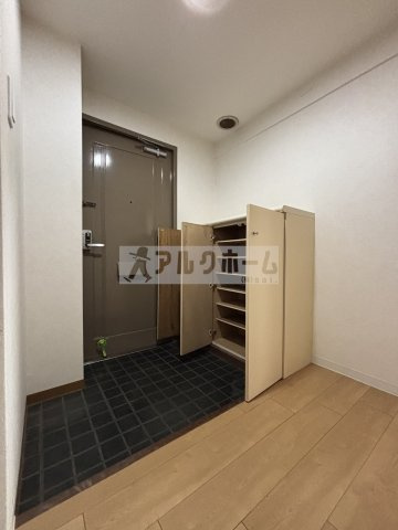 玉手山サンハイツの玄関