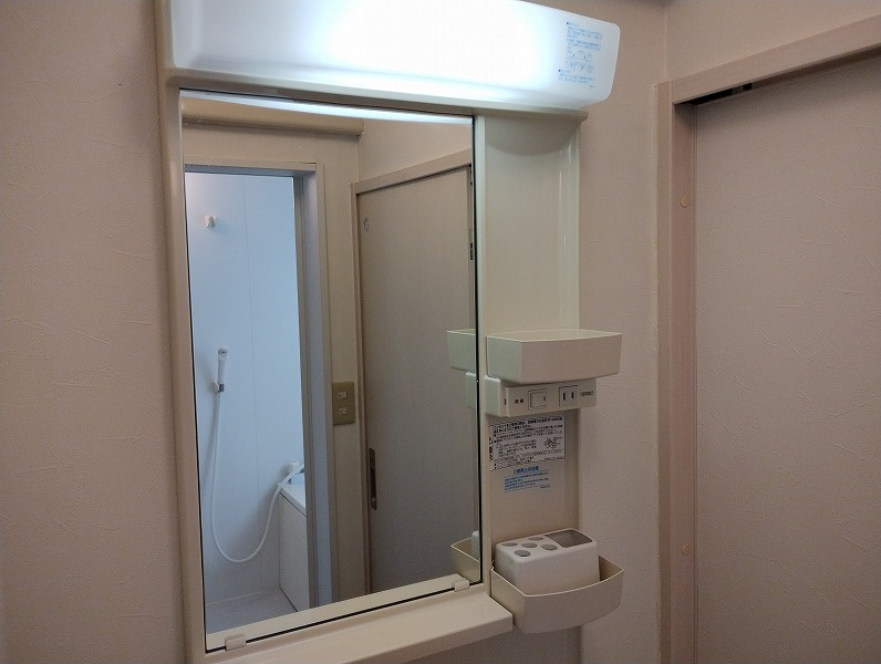 ゆったりとスペースのある洗面所