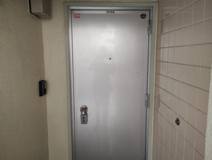 収納もある玄関です