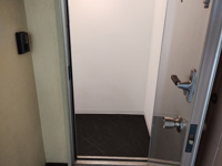 明るい玄関です