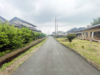 【前面道路含む現地写真】 | 笠間市笠間2LDK平家中古住宅