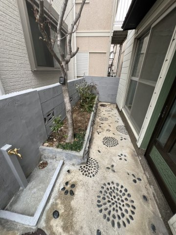 深江本町貸家の庭