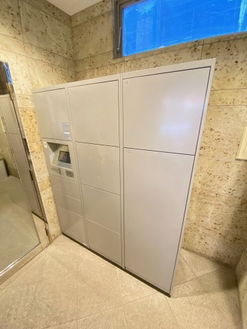 サングリーン新宿のエントランス