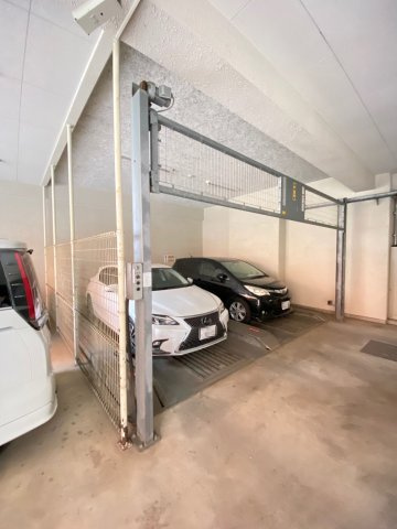 サングリーン新宿の駐車場