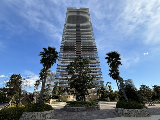 48階建の高層タワーマンション、免震・連結制震構造