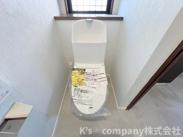 ◎茅ヶ崎市香川４丁目　中古戸建のトイレ|換気のしやすい窓付きのトイレ◇