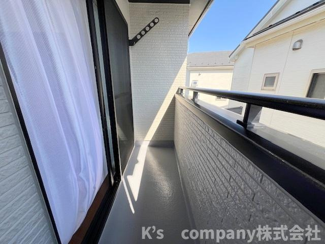 ◎茅ヶ崎市香川４丁目　中古戸建のバルコニー|バルコニー☆主寝室から出入りができます◇