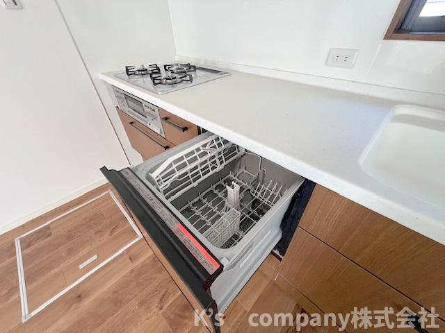 ◎茅ヶ崎市香川４丁目　中古戸建のキッチン|家事の負担を軽減してくれる食器洗い乾燥機付き☆