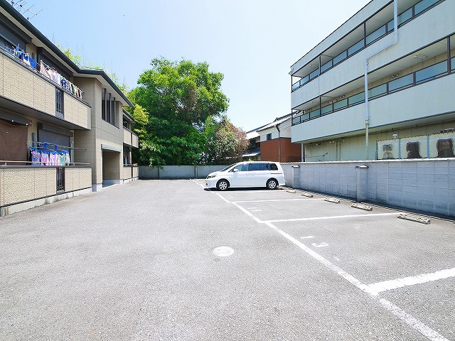 アミー筒井Ａ・Ｂの駐車場|カースペースがあります