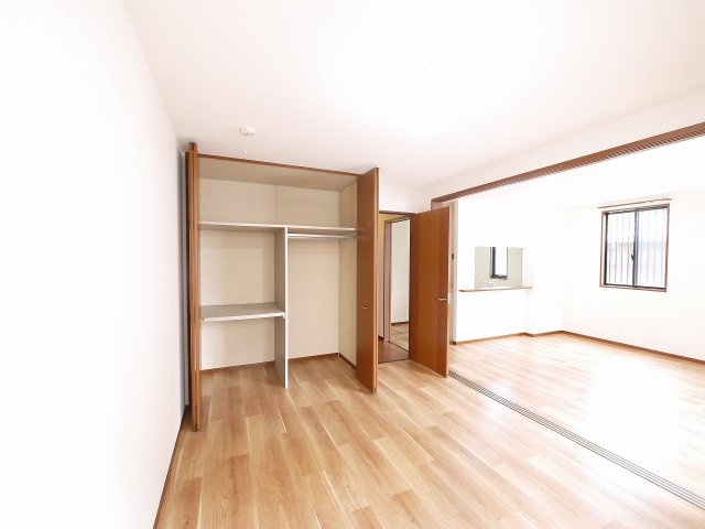 アミー筒井Ａ・Ｂの収納|ゆったり過ごせる居間です