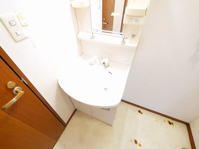 アミー筒井Ａ・Ｂの洗面所|ゆったりとスペースのある洗面所