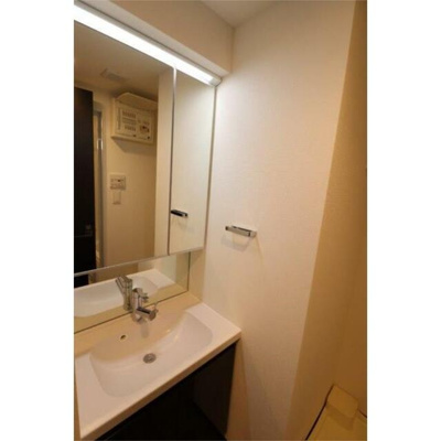 【洗面所】 | GENOVIA南千住Ⅲskygarden | 忙しい朝には欠かせない洗面所です