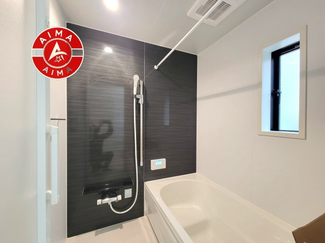 古賀市天神1丁目第9-2棟（2号棟）の浴室|浴室は一日の疲れを癒す場所だから、家族みんながゆったりできる快適設計。追い炊き機能付きオートバス。安定した温度で、いつでも快適に入浴できます。