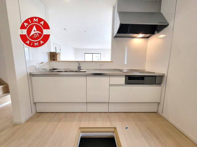 古賀市天神1丁目第9-2棟（2号棟）のキッチン|忙しい朝でも家族揃って食事をしたいゆとりあるダイニングスペース。