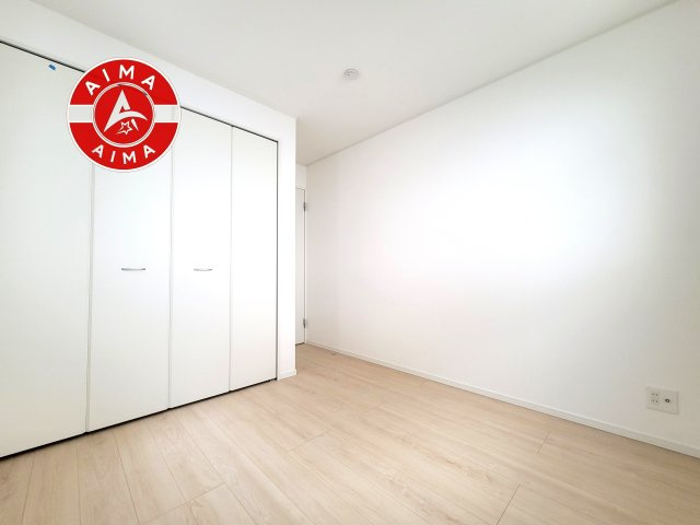 古賀市天神1丁目第9-2棟（2号棟）の和室|和室を上手に活用すると暮らし方の幅が広がります。例えば普段は開け放して、子供の小さいうちはお昼寝や遊びのスペースに。畳はソフトなので転んでもケガをしにくく安心です